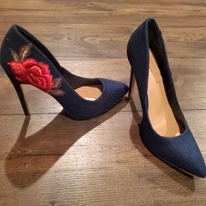 NEW Shoedazzle 7.5 Denim Heels with Floral